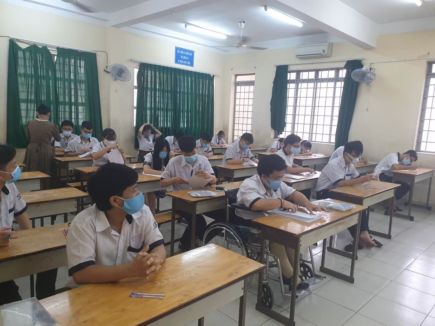 Học sinh Thành phố Hồ Chí Minh tham dự một kỳ thi tuyển sinh vào lớp 10 (ảnh minh họa: P.L)