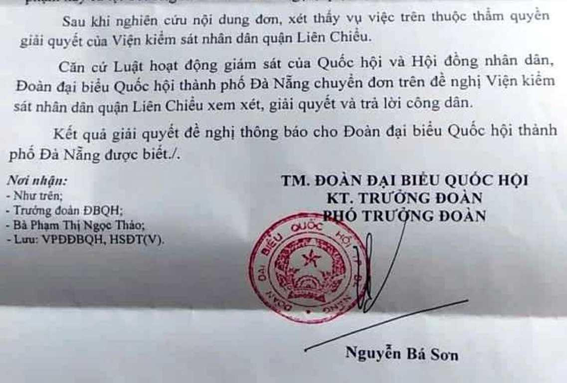 Đoàn đại biểu Quốc hội thành phố Đà Nẵng yêu cầu Viện kiểm sát quận Liên Chiểu xem xét giải quyết đơn kêu oan của cô Thảo. Ảnh: TT Đoàn đại biểu Quốc hội thành phố Đà Nẵng yêu cầu Viện kiểm sát quận Liên Chiểu xem xét giải quyết đơn kêu oan của cô Thảo. Ảnh: TT