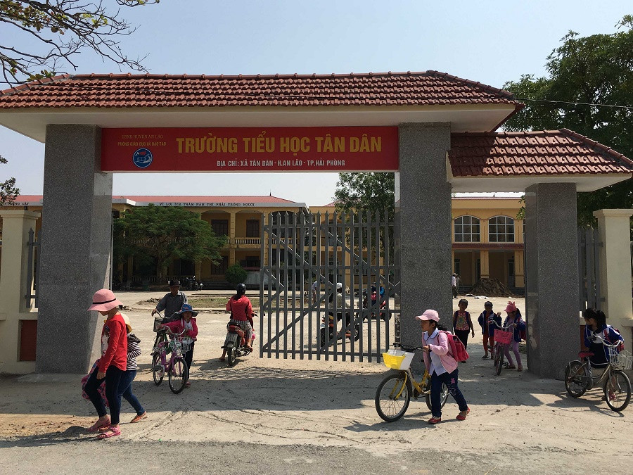 Nhiều phụ huynh tố Trường tiểu học Tân Dân lạm thu trong ba năm học liên tiếp.