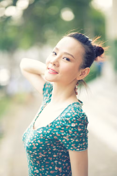 Mới đây, Dương Yến Ngọc bị tố nợ tiền nhiều năm chưa trả. Theo lời ông Bùi Thanh Lâm, người tố Dương Yến Ngọc nợ dây dưa mình số tiền 125 triệu từ tháng 7/2010 cho đến nay: “Năm 2010, thông qua một người bạn, tôi có biết người mẫu Dương Yến Ngọc rao bán chiếc ôtô Captiva, biển số 50 Z - 4659, với giá 300 triệu đồng. Tôi đã gặp, trao đổi việc mua bán với Dương Yến Ngọc và có trao cho cô này số tiền 125 triệu đồng, gọi là tiền đặt cọc. Cô ấy tự tay viết giấy biên nhận đã nhận số tiền cọc 125 triệu đồng, cũng như ghi rõ lời hứa trong vòng 5 tháng sẽ giao xe, nếu không sẽ trả lại cho tôi số tiền cọc đã nhận”.