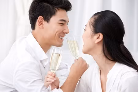 Chồng tôi thường gọi những nếp nhăn trên mặt là dấu vết của sự yêu thương. (ảnh minh họa)