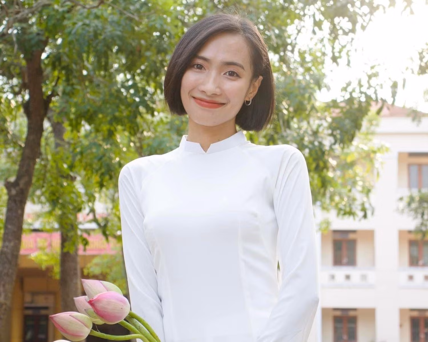 Nghiêm Thị Linh đã phải trải qua quãng thời gian dài vất vả để đạt được học bổng toàn phần từ 3 trường đại học hàng đầu Trung Quốc (Ảnh: NVCC). Nghiêm Thị Linh đã phải trải qua quãng thời gian dài vất vả để đạt được học bổng toàn phần từ 3 trường đại học hàng đầu Trung Quốc (Ảnh: NVCC).