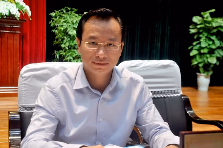 Bí thư Đà Nẵng Nguyễn Xuân Anh có vấn đề không rõ ràng về bằng cấp là biểu hiện của một xã hội chạy theo bằng cấp mà không trọng thực tài (ảnh nguồn Báo Đà Nẵng).