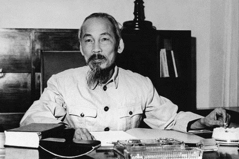 Chủ tịch Hồ Chí Minh tại Hà Nội, năm 1955. Ảnh tư liệu. Chủ tịch Hồ Chí Minh tại Hà Nội, năm 1955. Ảnh tư liệu.