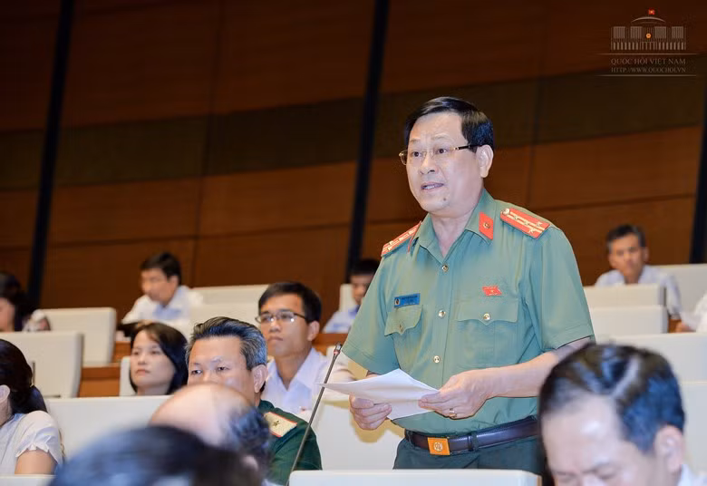 Đại biểu Quốc hội Nguyễn Hữu Cầu đoàn Nghệ An (ảnh nguồn quochoi.vn).