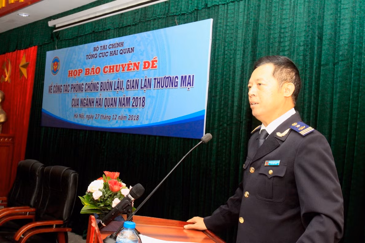 Ông Nguyễn Khánh Quang cho biết, sử dụng giấy tờ người đã mất để thành lập doanh nghiệp nhằm mục đích buôn lậu khiến cơ quan chức năng khó khăn trong việc xác định chủ sở hữu để xử lý. Ảnh: V.P