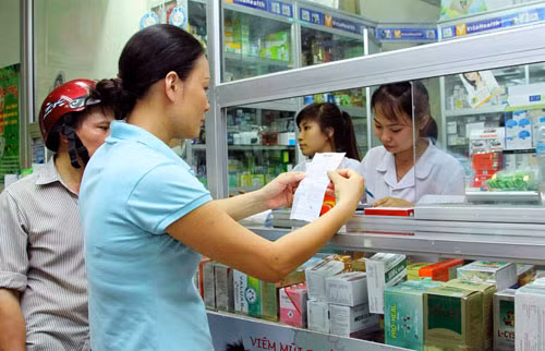 Chế tài xử phạt mua bán thuốc không cần kê đơn vẫn còn quá nhẹ là nguyên nhân lạm dụng thuốc kháng sinh. Chế tài xử phạt mua bán thuốc không cần kê đơn vẫn còn quá nhẹ là nguyên nhân lạm dụng thuốc kháng sinh.