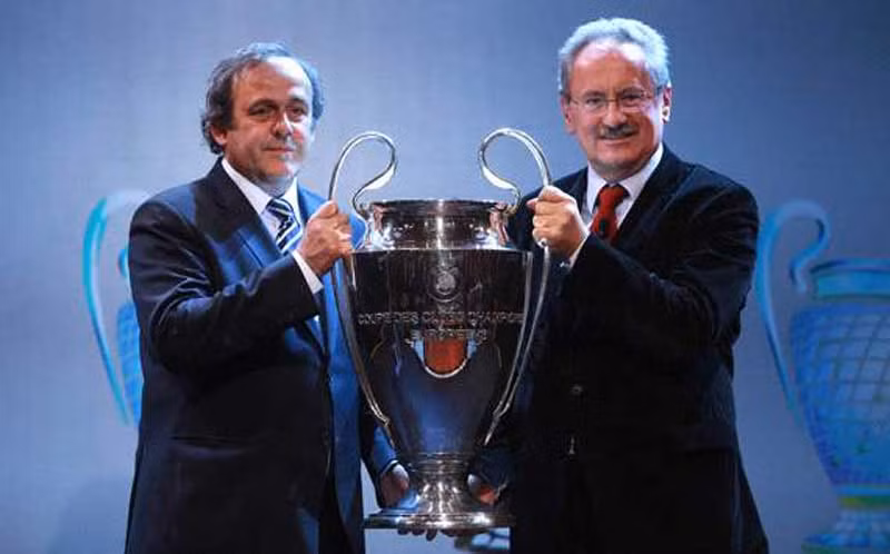 Và dưới đây là những hình ảnh mới nhất về SVĐ Allianz Arena. Chúng ta cùng xem họ chuẩn bị như thế nào?