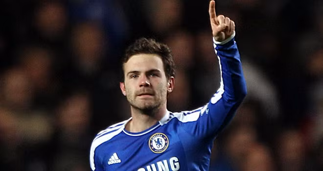 Juan Mata (Chuyển tới Chelsea từ Valencia với giá 23.5 triệu bảng): Không cao, nhưng sở hữu kỹ thuật cá nhân điêu luyện, những đường chuyền có độ chính xác cực cao và sẵn sàng đột phá và dứt điểm khi có thể, đó là những gì ngắn gọn nhất để mô tả về khả năng của Mata - nhạc trưởng mới của The Blues. Juan Mata (Chuyển tới Chelsea từ Valencia với giá 23.5 triệu bảng): Không cao, nhưng sở hữu kỹ thuật cá nhân điêu luyện, những đường chuyền có độ chính xác cực cao và sẵn sàng đột phá và dứt điểm khi có thể, đó là những gì ngắn gọn nhất để mô tả về khả năng của Mata - nhạc trưởng mới của The Blues.