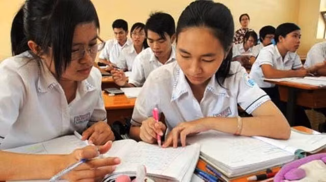 Các sĩ tử dồn sức ôn luyện trước kỳ thi Quốc gia ảnh 1