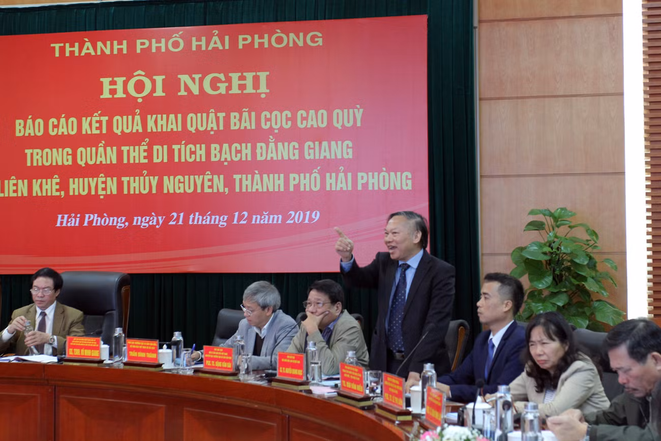 Các nhà khoa học, nhà khảo cổ đóng góp nhiều ý kiến quan trọng trong việc phát hiện bãi cọc gỗ cổ Bạch Đằng (Ảnh: Lã Tiến) Các nhà khoa học, nhà khảo cổ đóng góp nhiều ý kiến quan trọng trong việc phát hiện bãi cọc gỗ cổ Bạch Đằng (Ảnh: Lã Tiến)