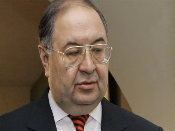Alisher Usmanov Tổng tài sản: 18,1 tỉ USD, giàu thứ 28 thế giới Quốc tịch: Nga Ngành: thép, viễn thông, đầu tư Ông trùm ngành khai khoáng và sắt thép này là cổ đông chính của Metalloinvest và cũng là đồng sở hữu công ty Digital Sky Technologies, điều hành bởi tỷ phú mới nổi Yuri Milner.