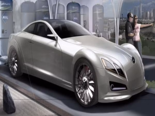 Mercedes-Benz EL500 Đây là một chiếc sedan hạng sang chạy hoàn toàn bằng điện. Với hệ thống pin dẫn động kép, xe có thể di chuyển một quãng đường khoảng 482 km. Ngoài ra, mọi thiết kế của EL500 đều hướng tới sự tiện nghi và thoải mái. Khu vực phía sau được thiết kế giống hệt nội thất của một chiếc chuyên cơ hạng nhất. Đặc biệt, xe còn được trang bị thiết bị cách âm giúp giảm tiếng ồn của động cơ.
