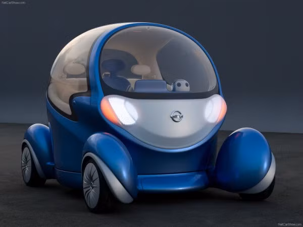 Nissan Pivo2 Mẫu Pivo 2 của Nissan chính thức ra mắt bản sản xuất thực tế vào năm 2011, sở hữu những tính năng chưa từng có ở bất kỳ mẫu xe concept chạy điện nào, như bánh xe có thể quay 90 độ, cabin có thể xoay tròn 360 độ, robot giao tiếp bằng giọng nói với người điều khiển xe . Đối tượng khách hàng mục tiêu của mẫu xe này là nữ công chức trẻ sống ở thành thị.