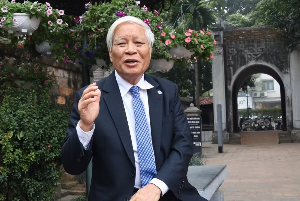 Tiến sĩ Nguyễn Viết Chức trao đổi với phóng viên. Ảnh: Đỗ Thơm