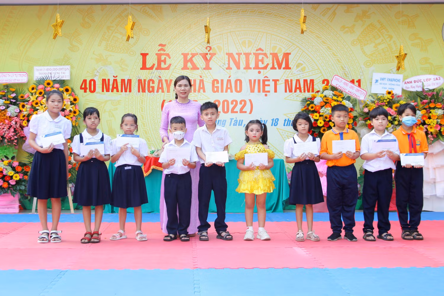Trường Tiểu học Lý Tự Trọng (Vũng Tàu) tặng học bổng, "thẻ bảo hiểm y tế yêu thương" cho học sinh khó khăn Trường Tiểu học Lý Tự Trọng (Vũng Tàu) tặng học bổng, "thẻ bảo hiểm y tế yêu thương" cho học sinh khó khăn