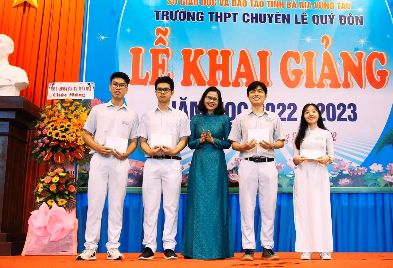 Cô Lữ Thị Trà Giang, Hiệu trưởng Trường Trung học phổ thông chuyên Lê Quý Đôn (tỉnh Bà Rịa - Vũng Tàu). Ảnh: NVCC Cô Lữ Thị Trà Giang, Hiệu trưởng Trường Trung học phổ thông chuyên Lê Quý Đôn (tỉnh Bà Rịa - Vũng Tàu). Ảnh: NVCC
