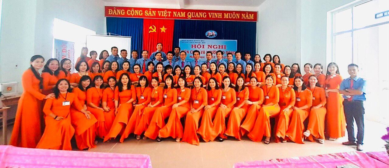Hội đồng sư phạm Trường Trung học cơ sở Phước Bửu - Ảnh do nhân vật cung cấp