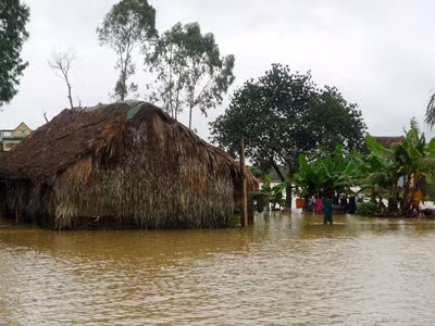 Hàng trăm ngôi nhà ở các huyện Tĩnh Gia, Triệu Sơn (Thanh Hóa) bị ngập trong lũ - Ảnh: Ngọc Minh Hàng trăm ngôi nhà ở các huyện Tĩnh Gia, Triệu Sơn (Thanh Hóa) bị ngập trong lũ - Ảnh: Ngọc Minh
