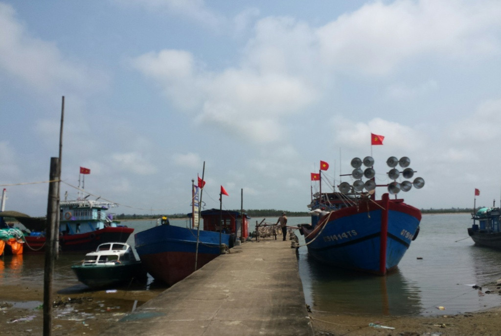Cựu binh Trần Quang Dũng luôn mong muốn có một con tàu lớn để vươn khơi bám biển. Ảnh: Trị Quảng Cựu binh Trần Quang Dũng luôn mong muốn có một con tàu lớn để vươn khơi bám biển. Ảnh: Trị Quảng