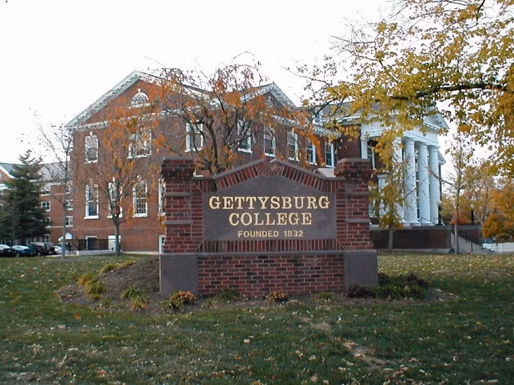 6. Gettysburg College Mức học bổng trung bình bậc đại học: 48.908 USD Số lượng sinh viên quốc tế nhập học: 43 6. Gettysburg College Mức học bổng trung bình bậc đại học: 48.908 USD Số lượng sinh viên quốc tế nhập học: 43