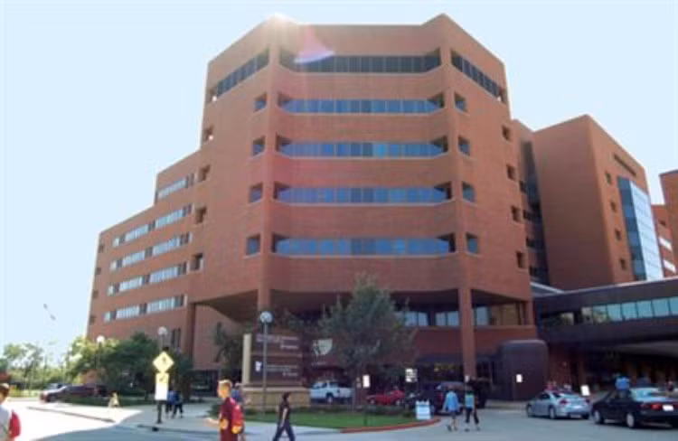 3. Wake Forest University School of Medicine Thứ hạng trên BXH các trường y tốt nhất nước Mỹ: 45 Số thí sinh ứng tuyển: 7.389 Số thí sinh trúng tuyển: 226 Tỉ lệ thí sinh được nhận: 3,1%
