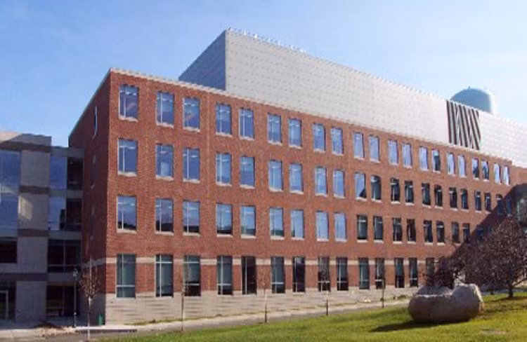 10 University of Vermont, College of Medicine Thứ hạng trên BXH các trường y tốt nhất nước Mỹ: 60 Số thí sinh ứng tuyển: 5.516 Số thí sinh trúng tuyển: 221 Tỉ lệ thí sinh được nhận: 4,0%