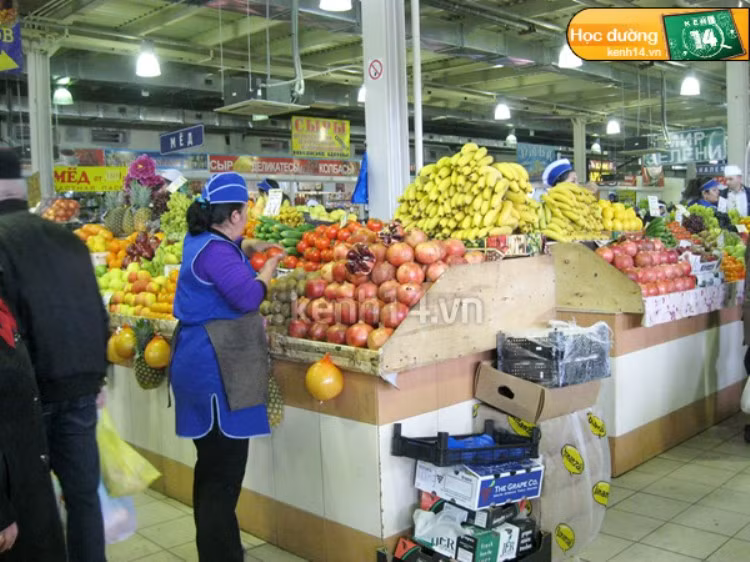Chợ Việt thì chắc chắn có rất nhiều đồ ăn của Việt Nam rồi.