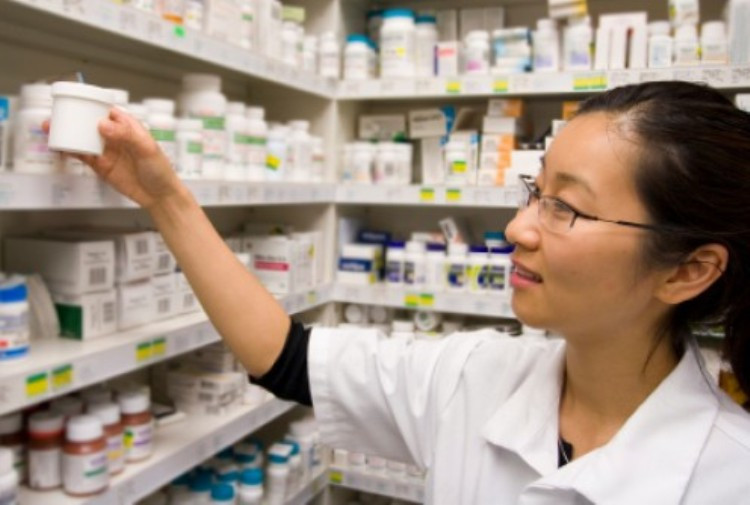 Tiến sĩ Dược (Doctor of Pharmacy) Học phí trung bình: $14.476/năm (trường công lập) & $29.618 (trường tư thục) Nợ trung bình của sinh viên: $66,319. Mỗi tháng, sinh viên tốt nghiệp trả góp $771 cho khoản vay 10 năm và $437 cho khoản vay 30 năm Thu nhập trung bình (dược sĩ): $106.630