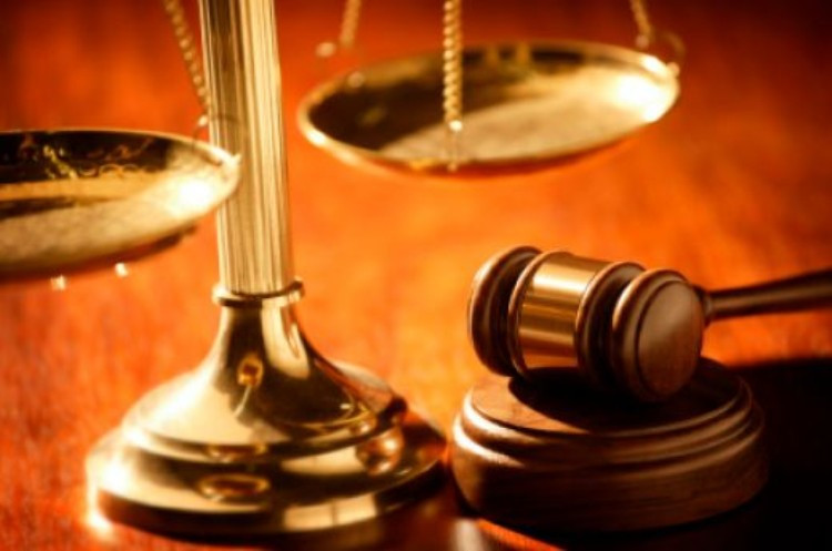 Bằng Luật (Law Degree) Học phí trung bình: $18.461/năm (trường công lập) & $35.622 (trường tư thục) Nợ trung bình của sinh viên: $82.601. Mỗi tháng, sinh viên tốt nghiệp trả góp $960 cho khoản vay 10 năm và $544 cho khoản vay 30 năm Thu nhập trung bình (luật sư): $129.020