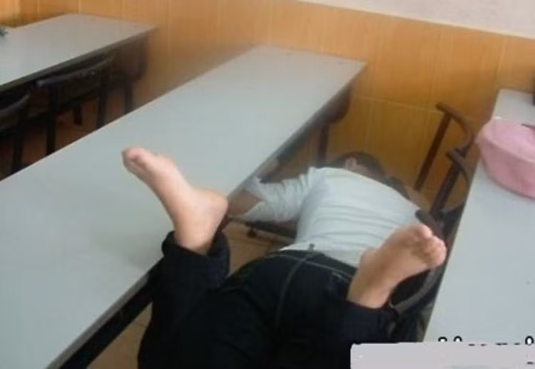 Ngủ cũng tạo dáng "chuẩn".