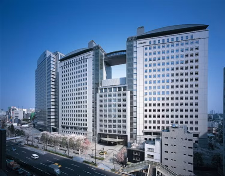 3. Bunka Fashion College (Tokyo, Nhật Bản). Học phí: từ $13.000 đến $20.000. Cựu sinh viên nổi tiếng có Kenzo, Chisato Tsumori và Yohji Yamamoto. Ngôi trường sở hữu một bảo tàng phục trang với hơn 20.000 mẫu hàng, thư viện với những đầu sách thời trang quý nhất Nhật Bản cùng một Trung tâm tư liệu thời trang chuyên thu thập, triển lãm các thiết bị, tài liệu về vải vóc, phim ảnh và phục trang… 3. Bunka Fashion College (Tokyo, Nhật Bản). Học phí: từ $13.000 đến $20.000. Cựu sinh viên nổi tiếng có Kenzo, Chisato Tsumori và Yohji Yamamoto. Ngôi trường sở hữu một bảo tàng phục trang với hơn 20.000 mẫu hàng, thư viện với những đầu sách thời trang quý nhất Nhật Bản cùng một Trung tâm tư liệu thời trang chuyên thu thập, triển lãm các thiết bị, tài liệu về vải vóc, phim ảnh và phục trang…