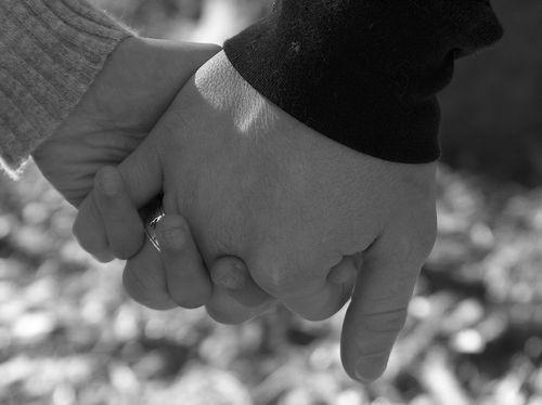 Nhiều người độc thân đang tìm đến dịch vụ "thuê người yêu" (ảnh minh họa) Nhiều người độc thân đang tìm đến dịch vụ "thuê người yêu" (ảnh minh họa)