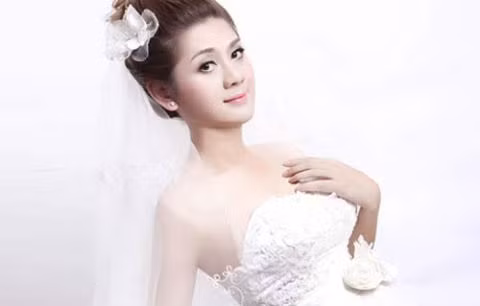 Nét đẹp của cô rất hài hòa, dịu dàng Nét đẹp của cô rất hài hòa, dịu dàng