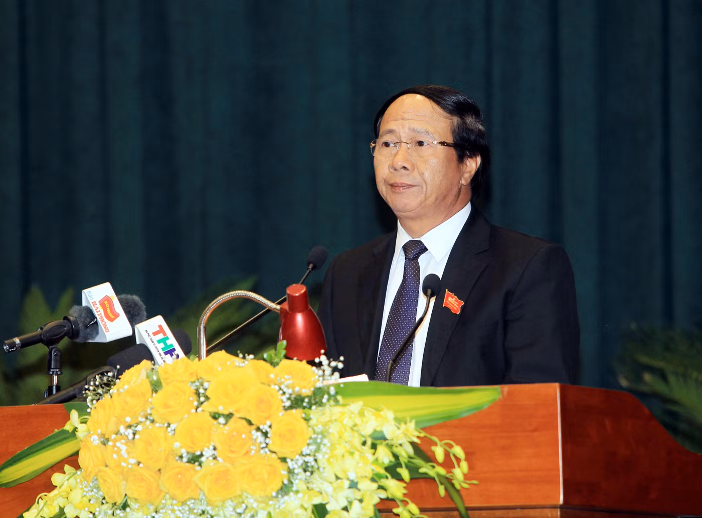Ông Lê Văn Thành, Bí thư Thành ủy, Chủ tịch Hội đồng nhân dân thành phố Hải Phòng phát biểu tại kỳ họp (ảnh: CTV)