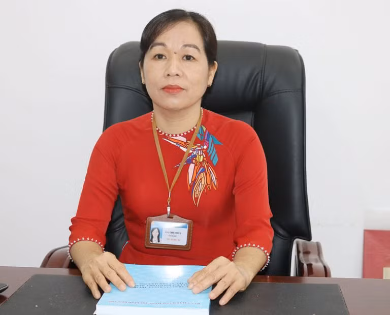 Bà La Thị Thúy, Giám đốc Sở Giáo dục và Đào tạo Bến Tre (Nguồn: Website của Hội cựu giáo chức tỉnh Bến Tre). Bà La Thị Thúy, Giám đốc Sở Giáo dục và Đào tạo Bến Tre (Nguồn: Website của Hội cựu giáo chức tỉnh Bến Tre).