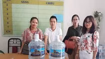 Phụ huynh ngăn chặn thịt gà ôi thiu tuồn vào Trường Tiểu học Chu Văn An ảnh 3