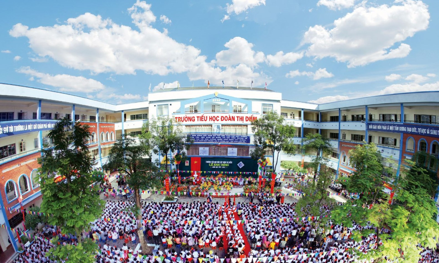 Hàng vạn học sinh phía Tây Hà Nội khốn khổ vì Viwasupco đột ngột cắt nước