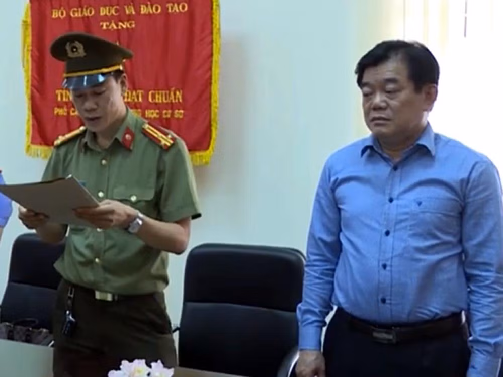 Là người có lòng tự trọng thì ông Hoàng Tiến Đức - Giám đốc Sở Giáo dục và Đào tạo Tỉnh Sơn La càng nên từ chức sớm. Ảnh minh họa: vov.