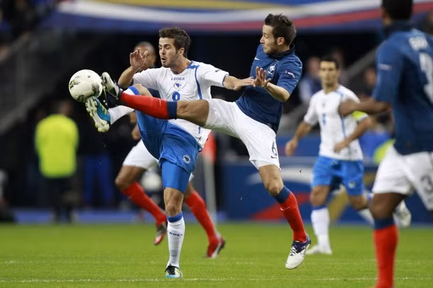 Cabaye được triệu tập vào đội hình ĐT Pháp tham dự vòng loại Euro 2012.