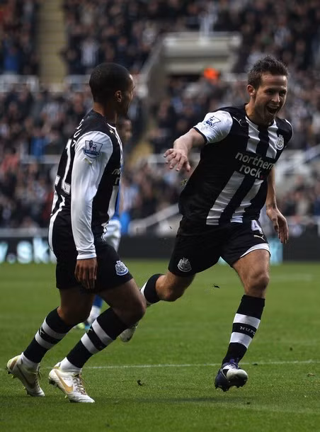 Ngay lập tức Cabaye đã "mở hàng" bằng bàn thắng vào lưới Wigan Athletic