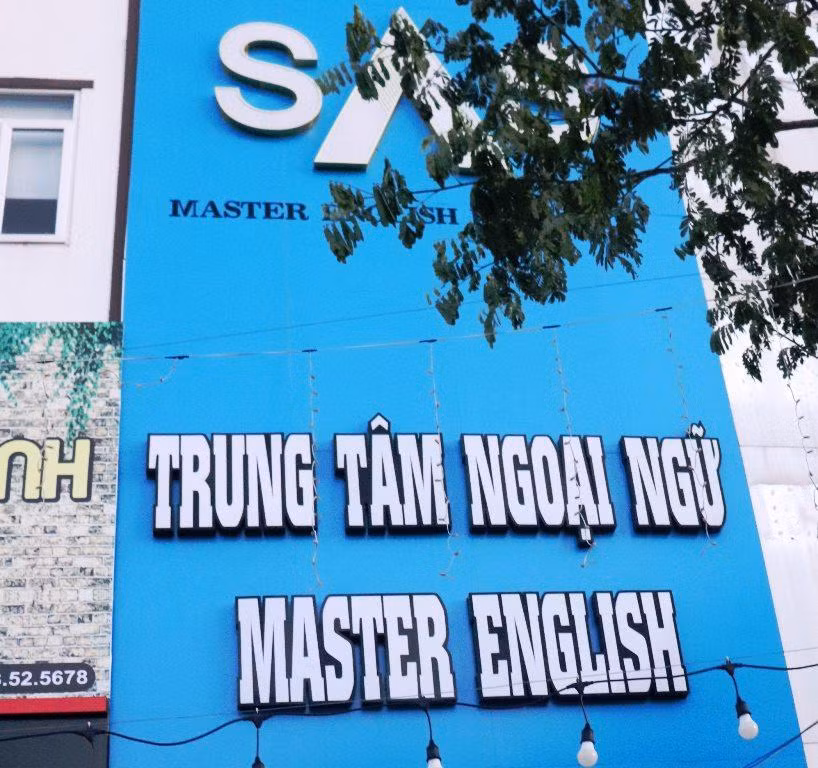 Trung tâm Anh ngữ Thế hệ mới - Saigon American English (SAS) chi nhánh Đà Nẵng tại cơ sở Nguyễn Văn Linh (quận Hải Châu) đã đóng cửa, treo biển "cho thuê nhà". Ảnh: AN Trung tâm Anh ngữ Thế hệ mới - Saigon American English (SAS) chi nhánh Đà Nẵng tại cơ sở Nguyễn Văn Linh (quận Hải Châu) đã đóng cửa, treo biển "cho thuê nhà". Ảnh: AN