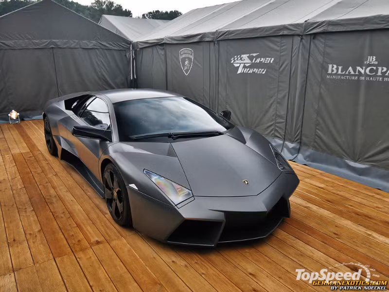 Tháng 3/2006, Lamborghini ra mắt thế hệ Murciélago mới với cái tên đầu tiên: Murciélago LP640. Hai chữ cái LP viết tắt của Longitudinale Posteriore, với ý nghĩa chỉ vị trí đặt của động cơ, còn 640 chính là công suất mà phiên bản này có thể đạt được, 640 mã lực. Giá đề xuất cho Murciélago LP640 tại thị trường Mỹ vào thời điểm đó là 318.000 USD cho phiên bản tiêu chuẩn. Một số phiên bản tiếp theo có thể kể đến là LP640 Versace, LP650-4 Roadster và LP670-4 SuperVeloce (ở Việt Nam hiện tại đang có 1 chiếc Murciélago LP670-4 SV). Năm 2007, tại triễn lãm ô tô Frankfurt ở Đức, Lamborghini đã giới thiệu mẫu xe Reventón, một biến thể của Murciélago. Reventón có thiết kế kỹ thuật và động cơ giống hệt LP640, tuy nhiên ngoại thất được lấy cảm hứng từ máy bay chiến đấu F-22 Raptor của Mỹ. Chỉ có 21 chiếc được sản xuất ra trên toàn thế giới, với mức giá 1,4 triệu USD/chiếc.