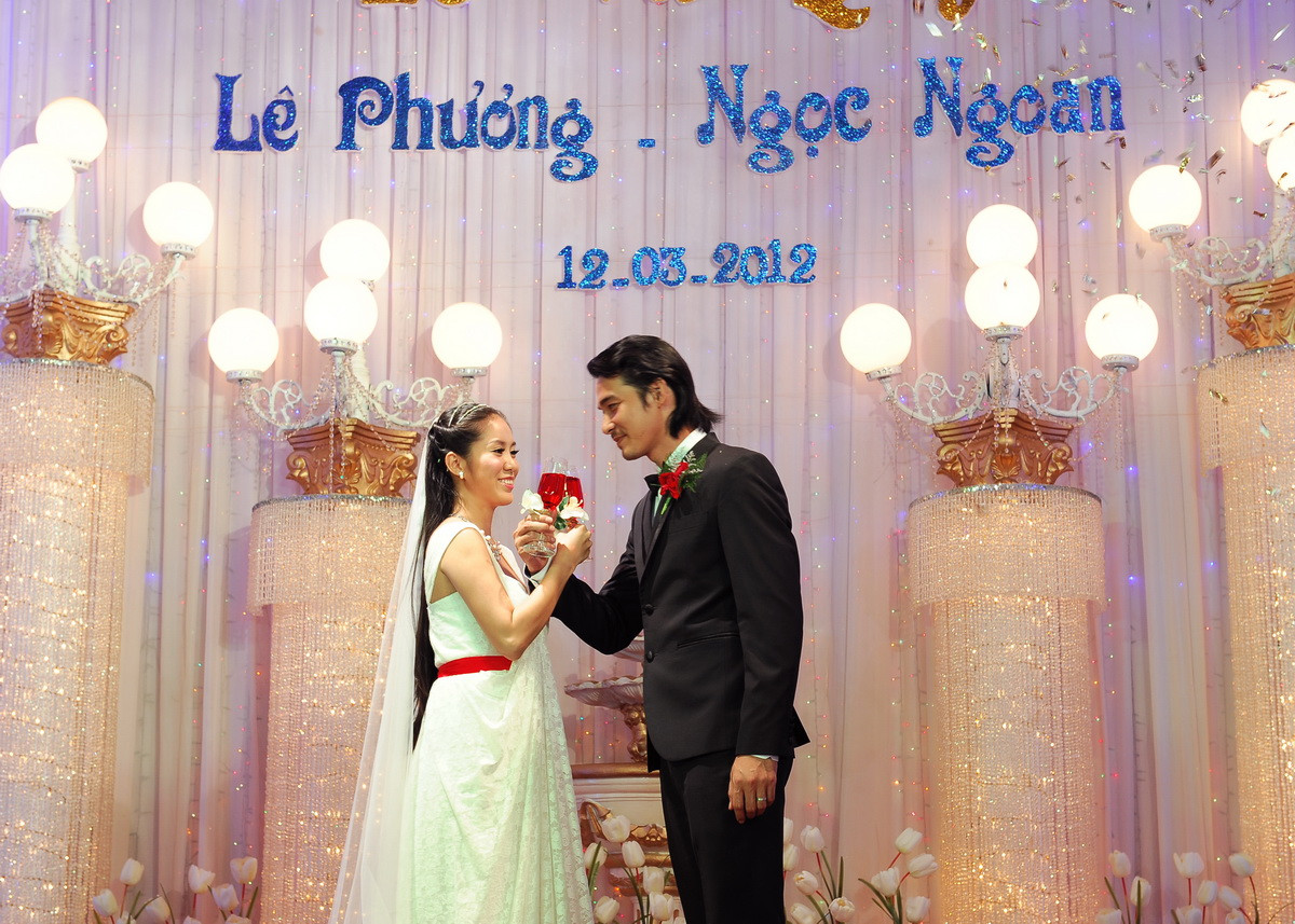Tươi tắn giây phút giao bôi