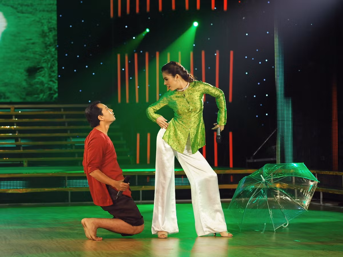 Và cô Thắm cũng lộ rõ sự "chanh chua" của mình. Cùng sự kiện: Khai màn Bước nhảy Hoàn vũ: Chưng hửng vì bị 'ém chiêu' Ốc Thanh Vân làm giúp việc, Á hậu Hoàng My khiêu vũ máu lửa Khánh Thi bất ngờ 'trút váy' ở Bước nhảy Hoàn vũ Minh Hằng đẹp như công chúa trong đêm mở màn Bước nhảy hoàn vũ (Clip) Cặp vũ công top 3 thế giới 'bùng nổ' tại Bước nhảy Hoàn vũ Và cô Thắm cũng lộ rõ sự "chanh chua" của mình. Cùng sự kiện: Khai màn Bước nhảy Hoàn vũ: Chưng hửng vì bị 'ém chiêu' Ốc Thanh Vân làm giúp việc, Á hậu Hoàng My khiêu vũ máu lửa Khánh Thi bất ngờ 'trút váy' ở Bước nhảy Hoàn vũ Minh Hằng đẹp như công chúa trong đêm mở màn Bước nhảy hoàn vũ (Clip) Cặp vũ công top 3 thế giới 'bùng nổ' tại Bước nhảy Hoàn vũ