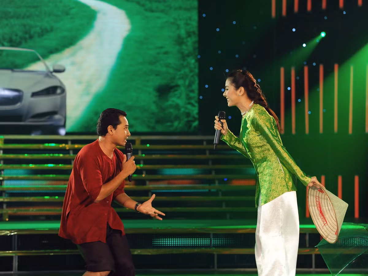 Làm cho cô Thắm xiêu lòng. Cùng sự kiện: Khai màn Bước nhảy Hoàn vũ: Chưng hửng vì bị 'ém chiêu' Ốc Thanh Vân làm giúp việc, Á hậu Hoàng My khiêu vũ máu lửa Khánh Thi bất ngờ 'trút váy' ở Bước nhảy Hoàn vũ Minh Hằng đẹp như công chúa trong đêm mở màn Bước nhảy hoàn vũ (Clip) Cặp vũ công top 3 thế giới 'bùng nổ' tại Bước nhảy Hoàn vũ Làm cho cô Thắm xiêu lòng. Cùng sự kiện: Khai màn Bước nhảy Hoàn vũ: Chưng hửng vì bị 'ém chiêu' Ốc Thanh Vân làm giúp việc, Á hậu Hoàng My khiêu vũ máu lửa Khánh Thi bất ngờ 'trút váy' ở Bước nhảy Hoàn vũ Minh Hằng đẹp như công chúa trong đêm mở màn Bước nhảy hoàn vũ (Clip) Cặp vũ công top 3 thế giới 'bùng nổ' tại Bước nhảy Hoàn vũ