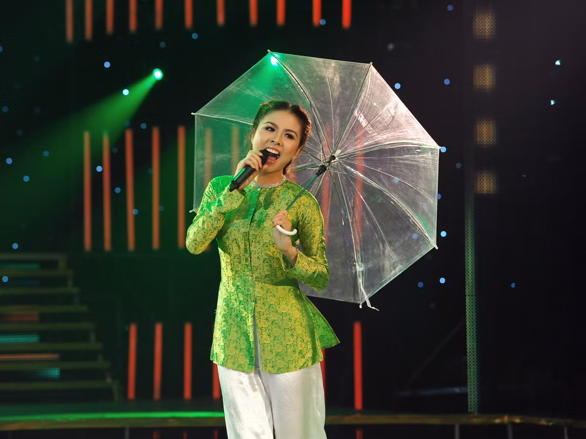 Sống ở phố thị lâu ngày nhưng cô Thắm vẫn giữ được chất "hương đồng, gió nội" của mình. Cùng sự kiện: Khai màn Bước nhảy Hoàn vũ: Chưng hửng vì bị 'ém chiêu' Ốc Thanh Vân làm giúp việc, Á hậu Hoàng My khiêu vũ máu lửa Khánh Thi bất ngờ 'trút váy' ở Bước nhảy Hoàn vũ Minh Hằng đẹp như công chúa trong đêm mở màn Bước nhảy hoàn vũ (Clip) Cặp vũ công top 3 thế giới 'bùng nổ' tại Bước nhảy Hoàn vũ Sống ở phố thị lâu ngày nhưng cô Thắm vẫn giữ được chất "hương đồng, gió nội" của mình. Cùng sự kiện: Khai màn Bước nhảy Hoàn vũ: Chưng hửng vì bị 'ém chiêu' Ốc Thanh Vân làm giúp việc, Á hậu Hoàng My khiêu vũ máu lửa Khánh Thi bất ngờ 'trút váy' ở Bước nhảy Hoàn vũ Minh Hằng đẹp như công chúa trong đêm mở màn Bước nhảy hoàn vũ (Clip) Cặp vũ công top 3 thế giới 'bùng nổ' tại Bước nhảy Hoàn vũ