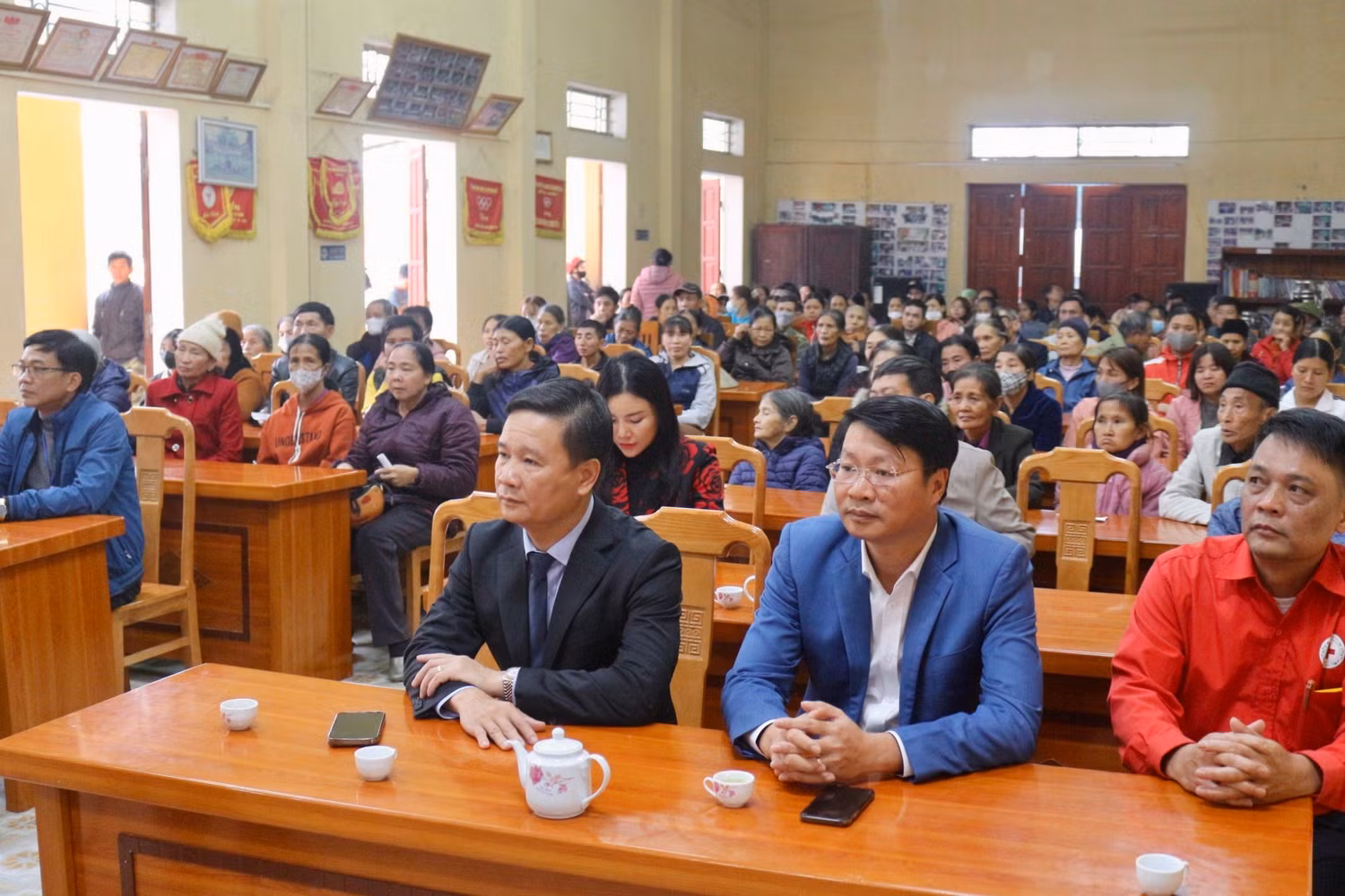 Tạp chí điện tử Giáo dục Việt Nam trao quà Tết tại xã Xuân Áng, huyện Hạ Hòa, tỉnh Phú Thọ. Ảnh: KMC Tạp chí điện tử Giáo dục Việt Nam trao quà Tết tại xã Xuân Áng, huyện Hạ Hòa, tỉnh Phú Thọ. Ảnh: KMC