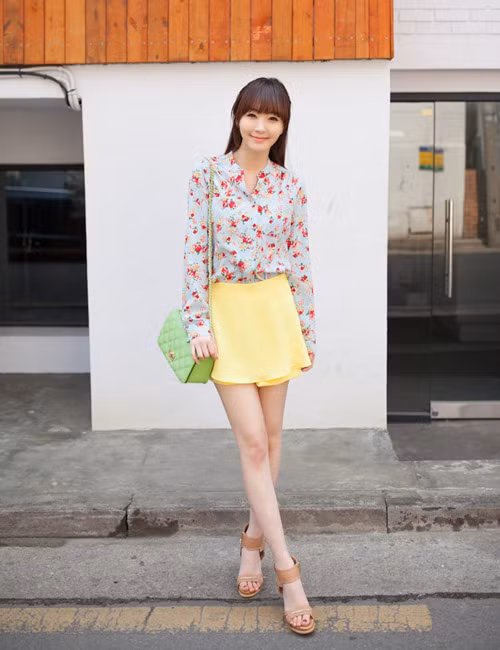 Đừng quên chăm sóc cho đôi chân mình nếu muốn diện váy thật hoàn hảo nhé!