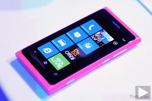 Microsoft và Nokia tặng 25.000 điện thoại Lumia 800 cho LTV ảnh 1
